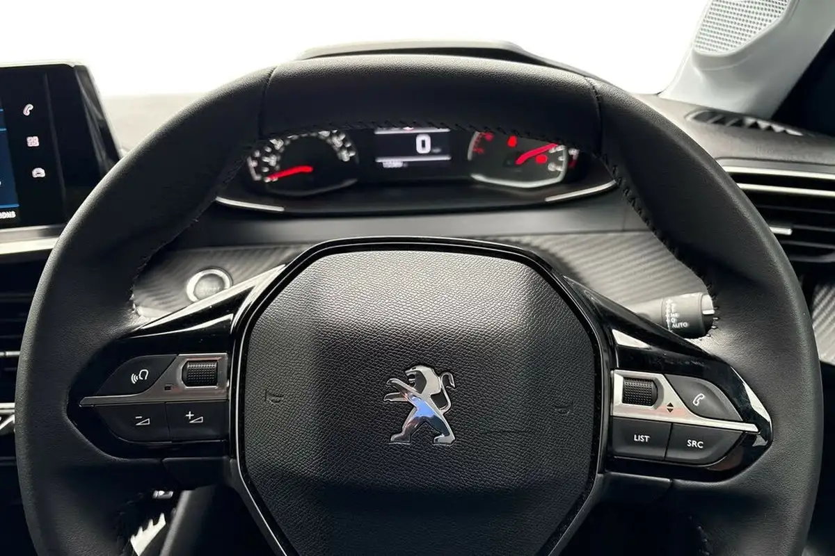 2023-peugeot-208-12-puretech-active-premium-75ps-big-12