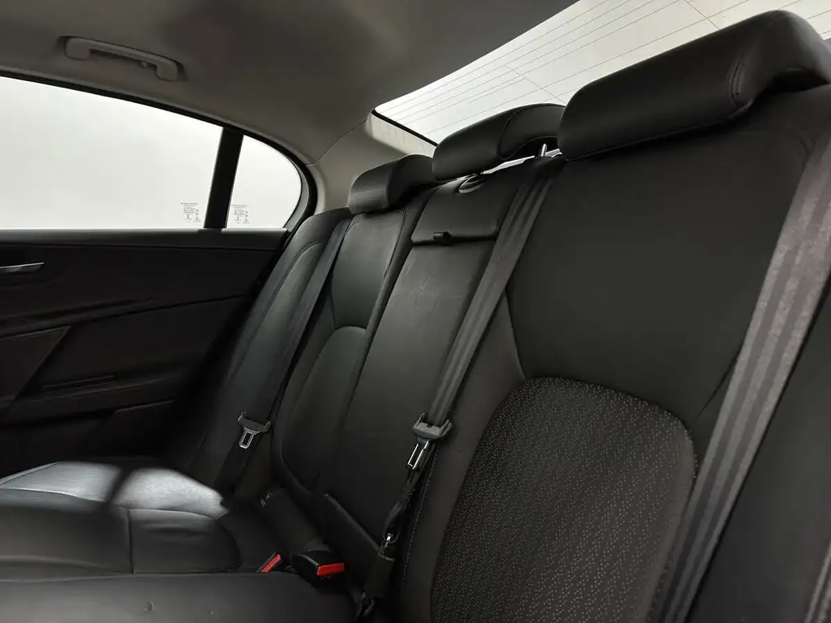 2018-jaguar-xe-20i-portfolio-200ps-1997cc-big-34