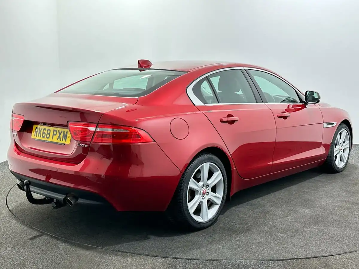 2018-jaguar-xe-20i-portfolio-200ps-1997cc-big-6