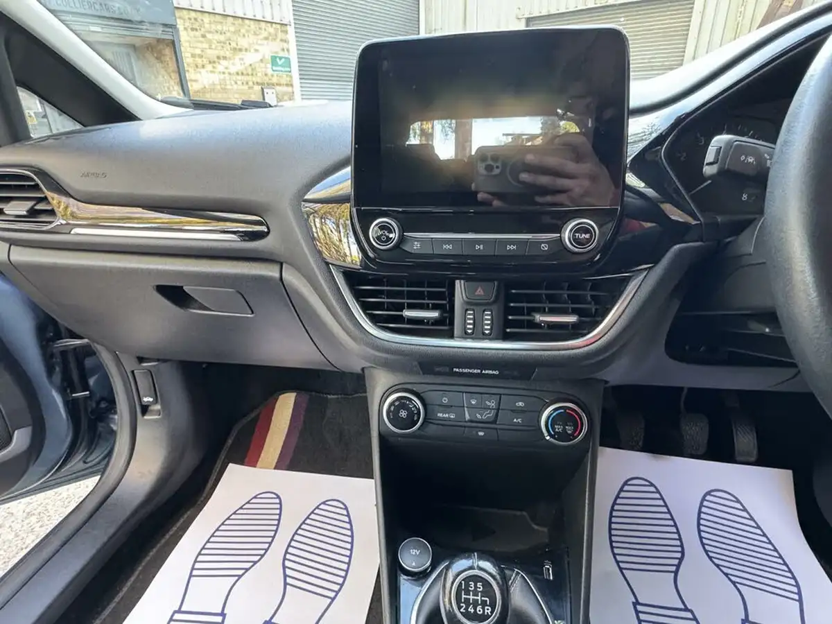2019-ford-fiesta-10t-zetec-5d-big-22