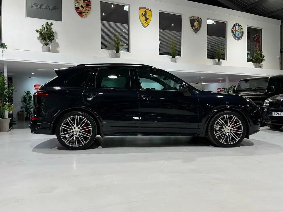 2017-porsche-cayenne-36-gts-big-1