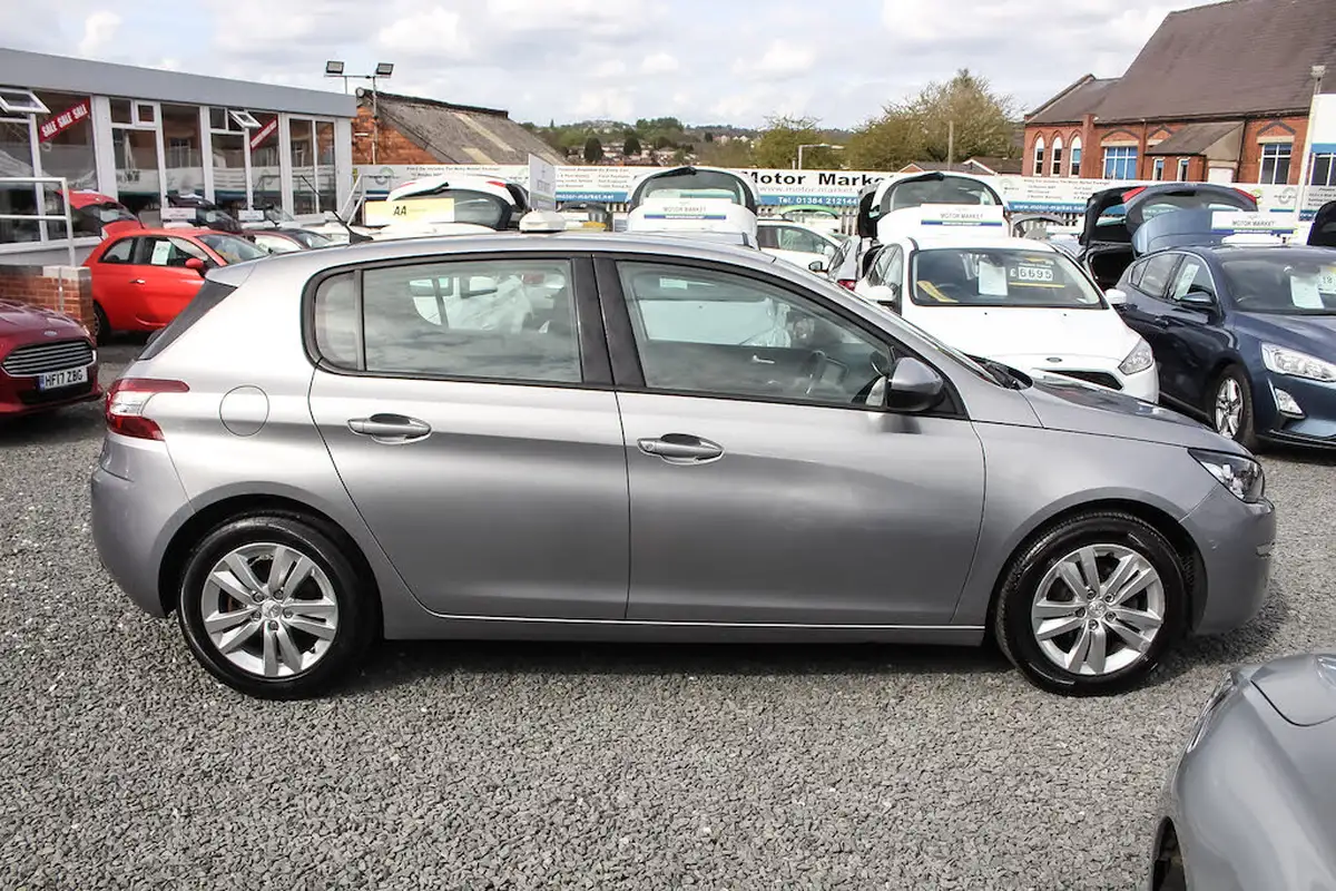 2015-peugeot-308-12-active-puretech-110bhp-big-10
