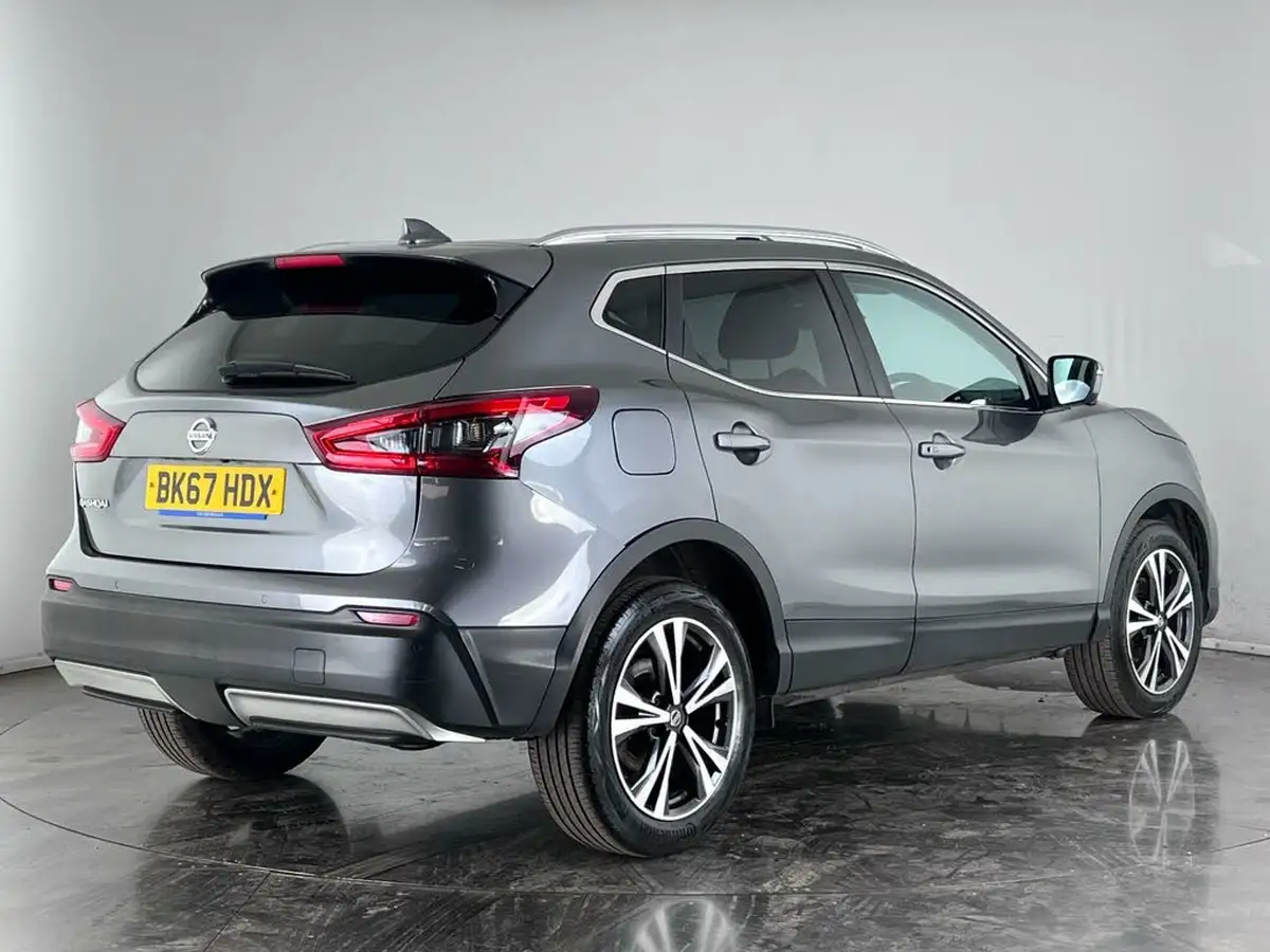 2017-nissan-qashqai-12-dig-t-n-connecta-glass-roof-pack-xtronic-cvt-big-1