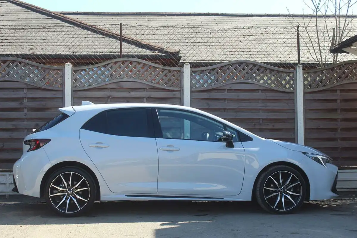 2023-toyota-corolla-18-vvt-i-gr-sport-138bhp-hatchback-big-4