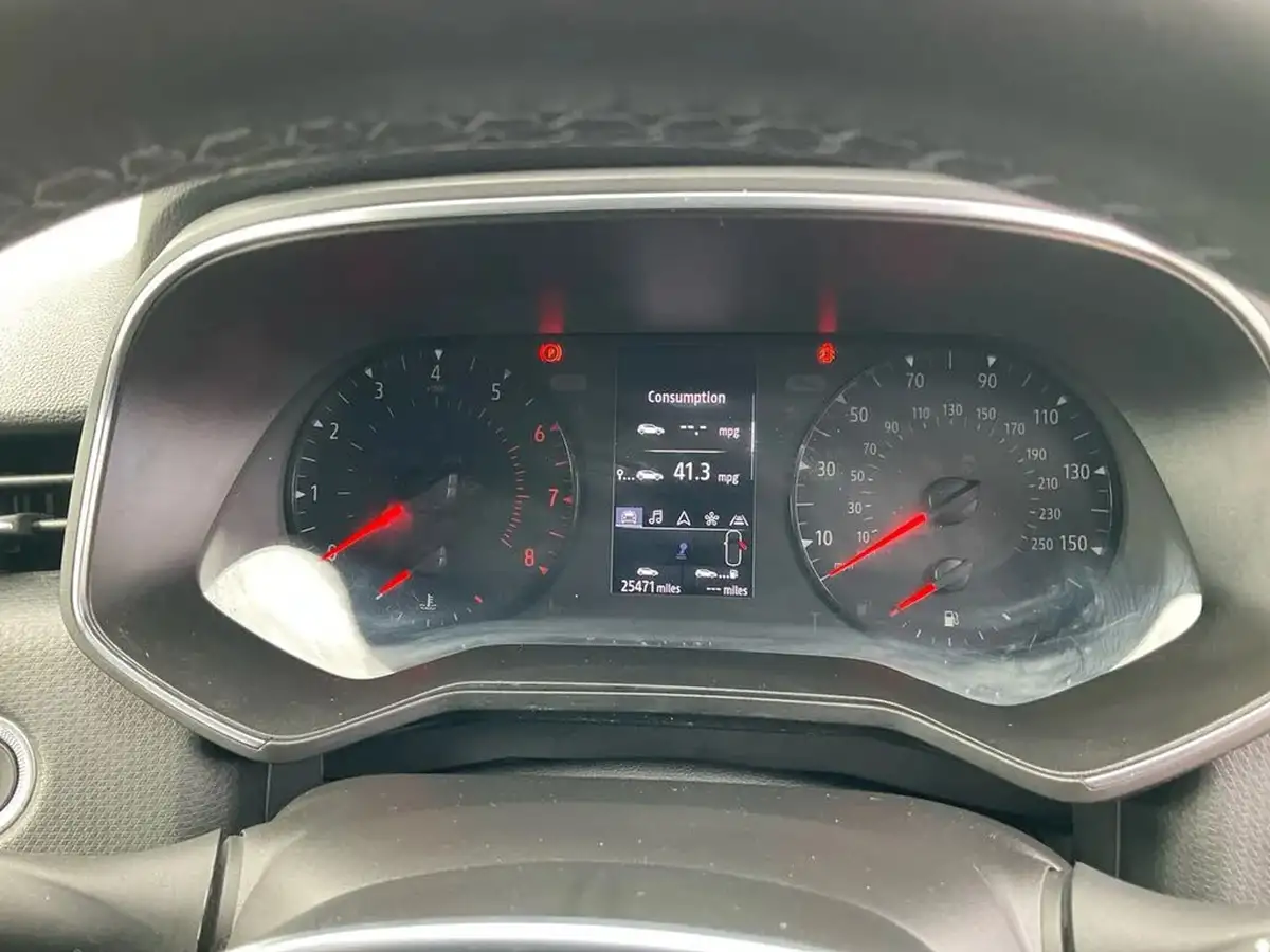 2020-renault-clio-10-sce-iconic-75bhp-big-11