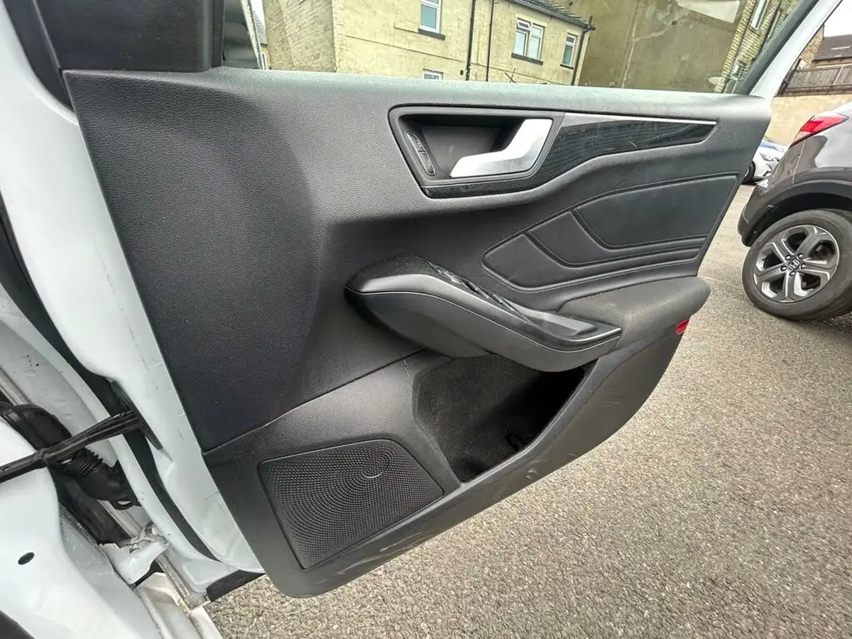 2019-ford-focus-10t-st-line-hatchback-big-12