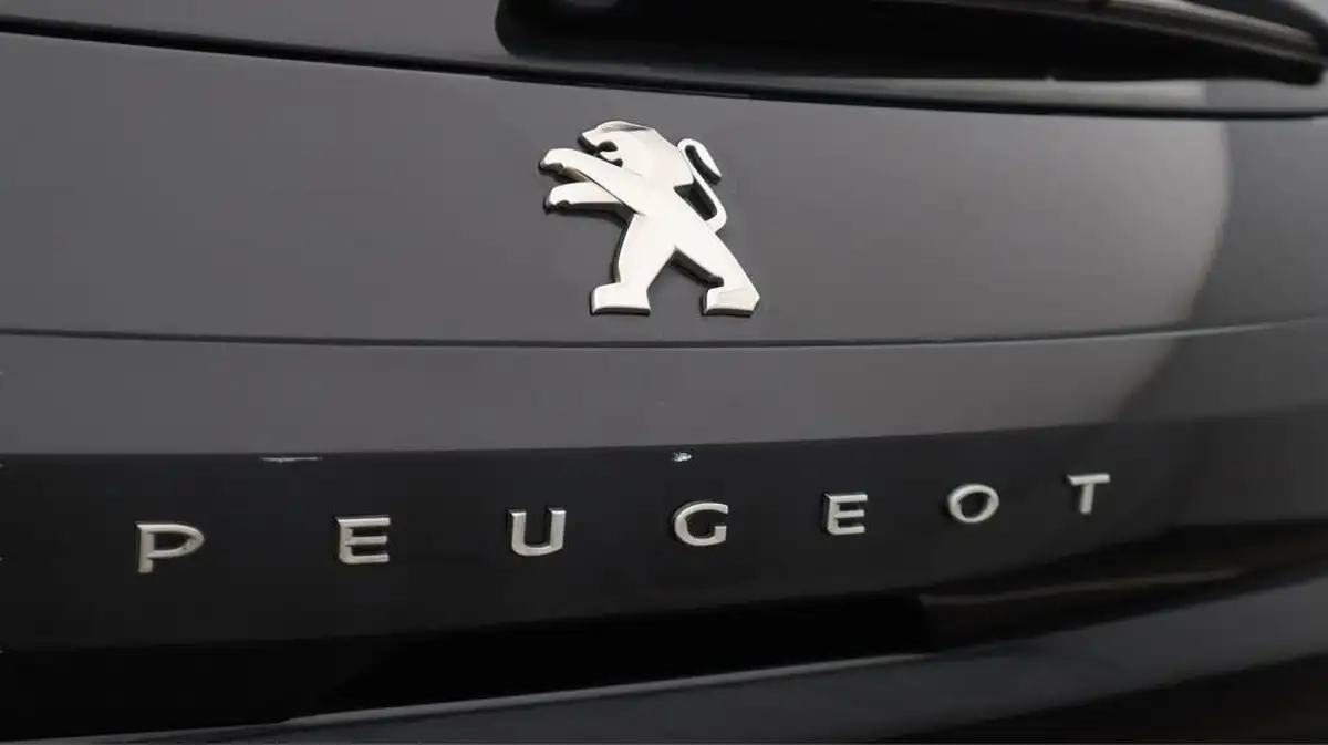 2022-peugeot-208-e-gt-136bhp-50kwh-big-22