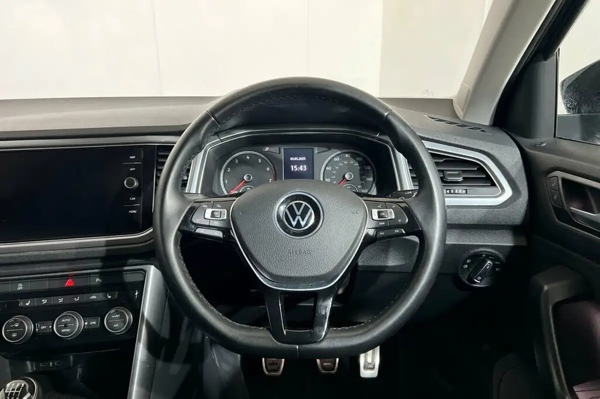 2021-volkswagen-t-roc-15-tsi-active-hatchback-5d-big-11