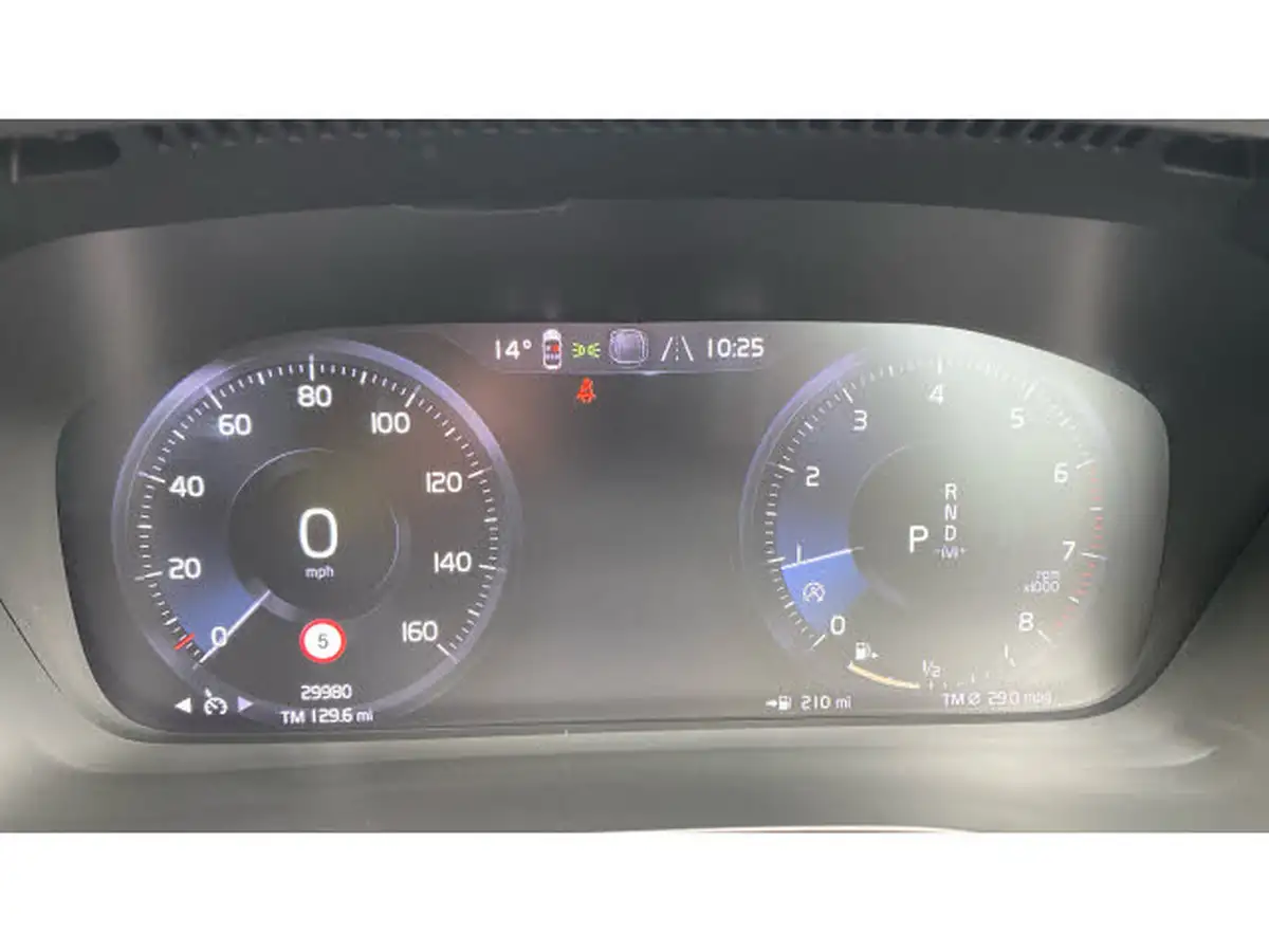 2022-volvo-xc40-15-t3-momentum-auto-big-10
