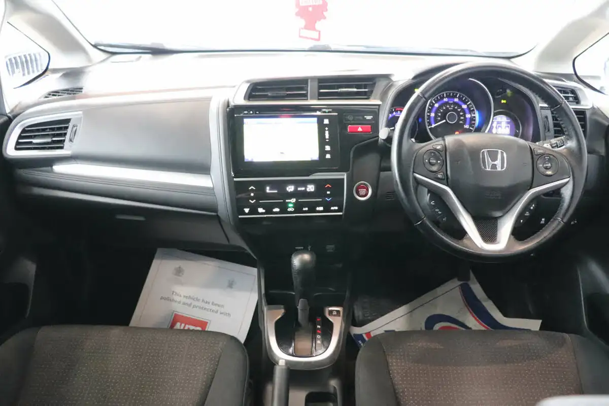 2017-honda-jazz-13-i-vtec-ex-navi-cvt-big-12