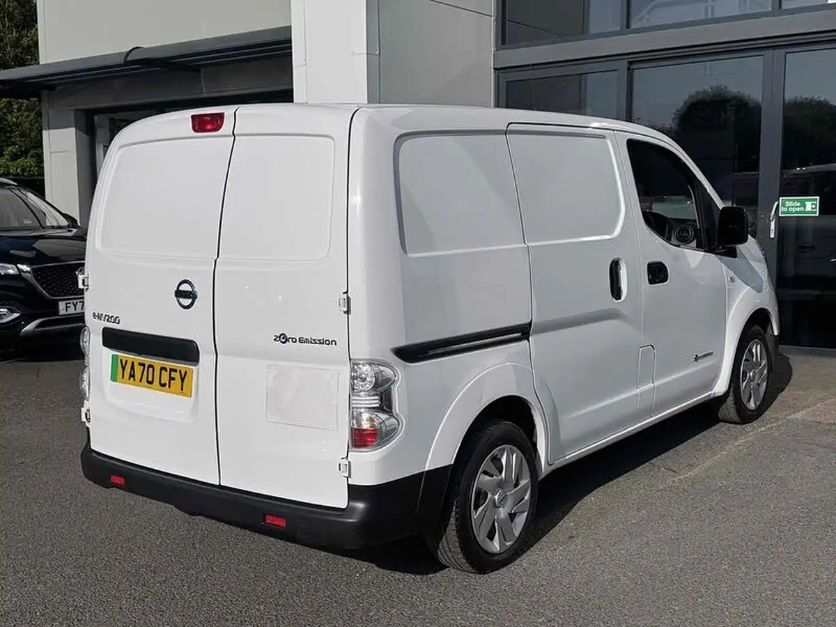 2021-nissan-env200-e-acenta-panel-van-auto-big-14