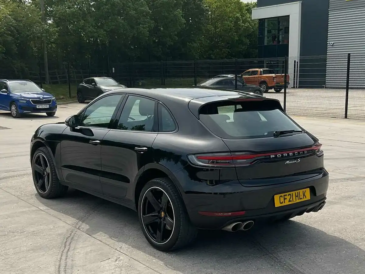 2021-porsche-macan-30-s-big-5