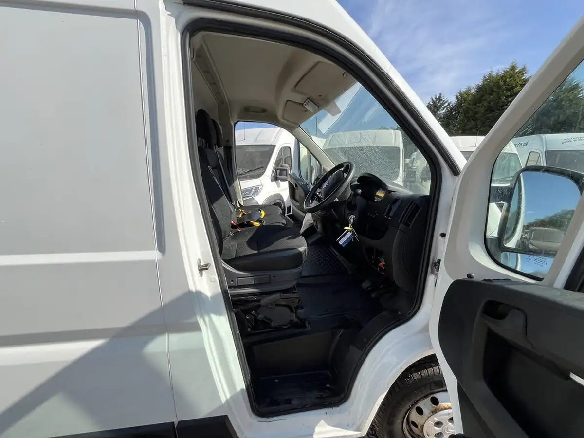 2020-citroen-relay-22bluehdi-35-l2h2-enterprise-big-1