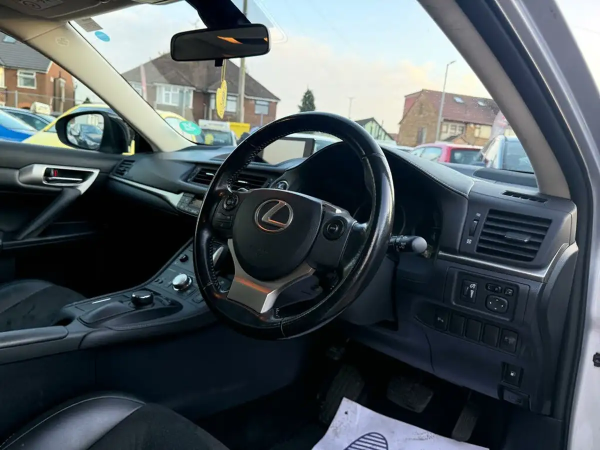 2016-lexus-ct-200h-18-sport-big-24