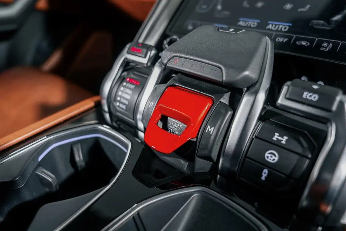 2019-lamborghini-urus-40-no-trim-big-25