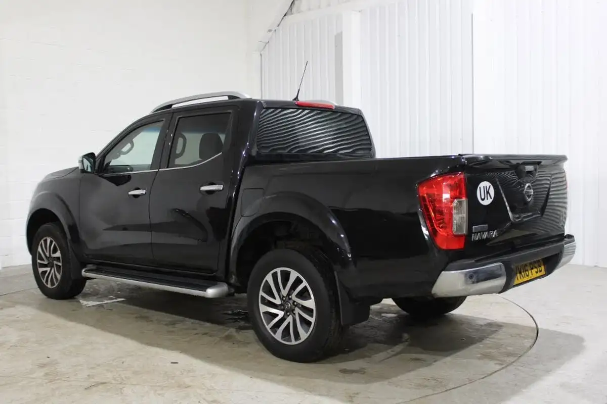 2016-nissan-np300-navara-23dci-tekna-big-6