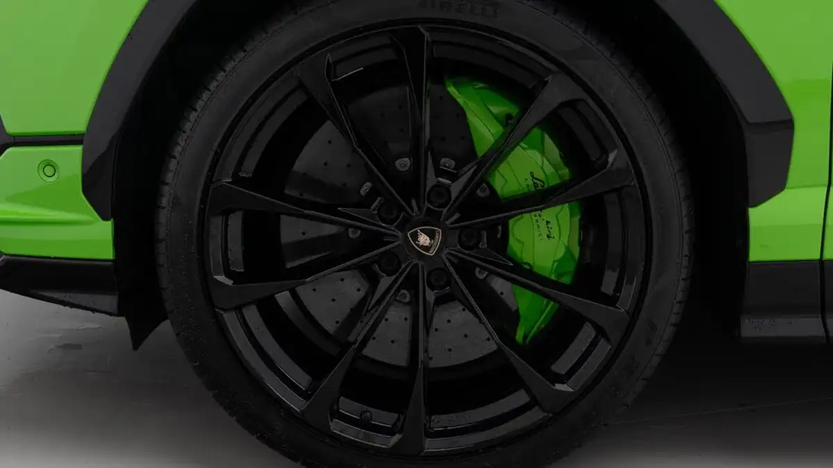 2023-lamborghini-urus-40-no-trim-big-14