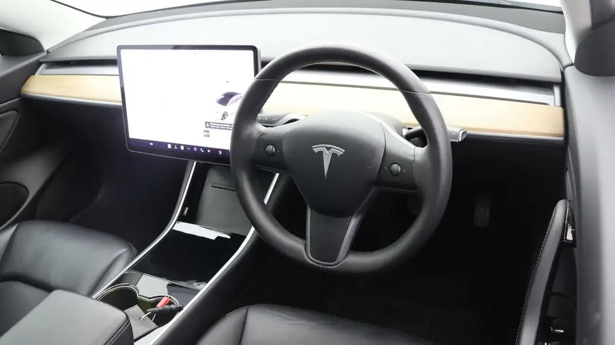 2020-tesla-model-3-e-standard-plus-big-8