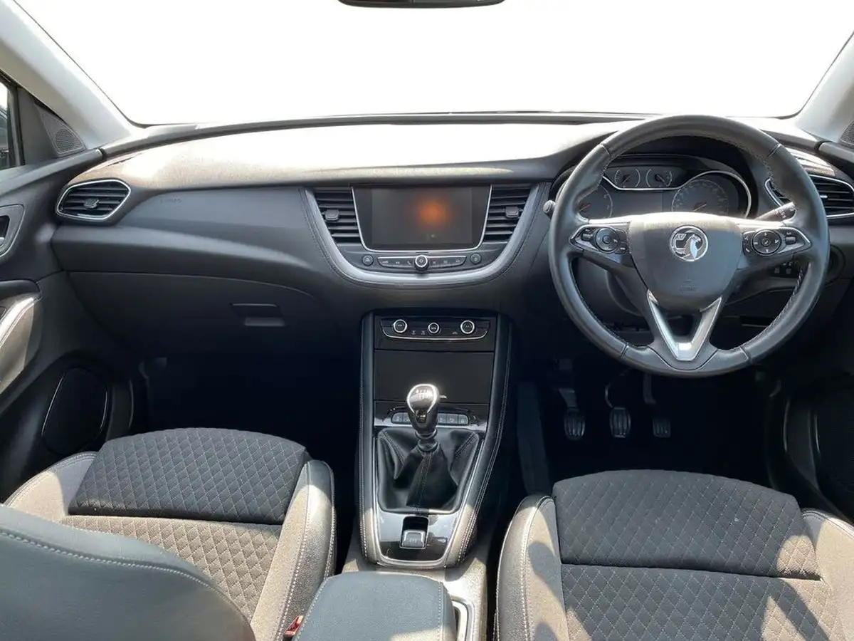 2020-vauxhall-grandland-x-12-sri-nav-big-12