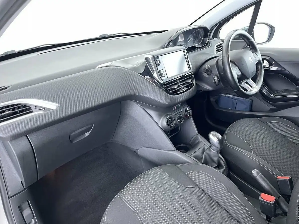 2017-peugeot-208-16bluehdi-allure-100bhp-5d-big-33