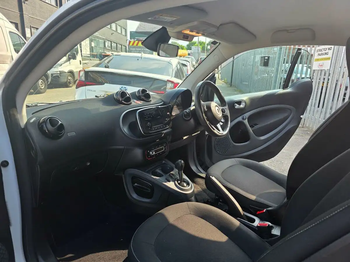 2016-smart-fortwo-10-passion-70bhp-ss-coupe-twinamic-big-24