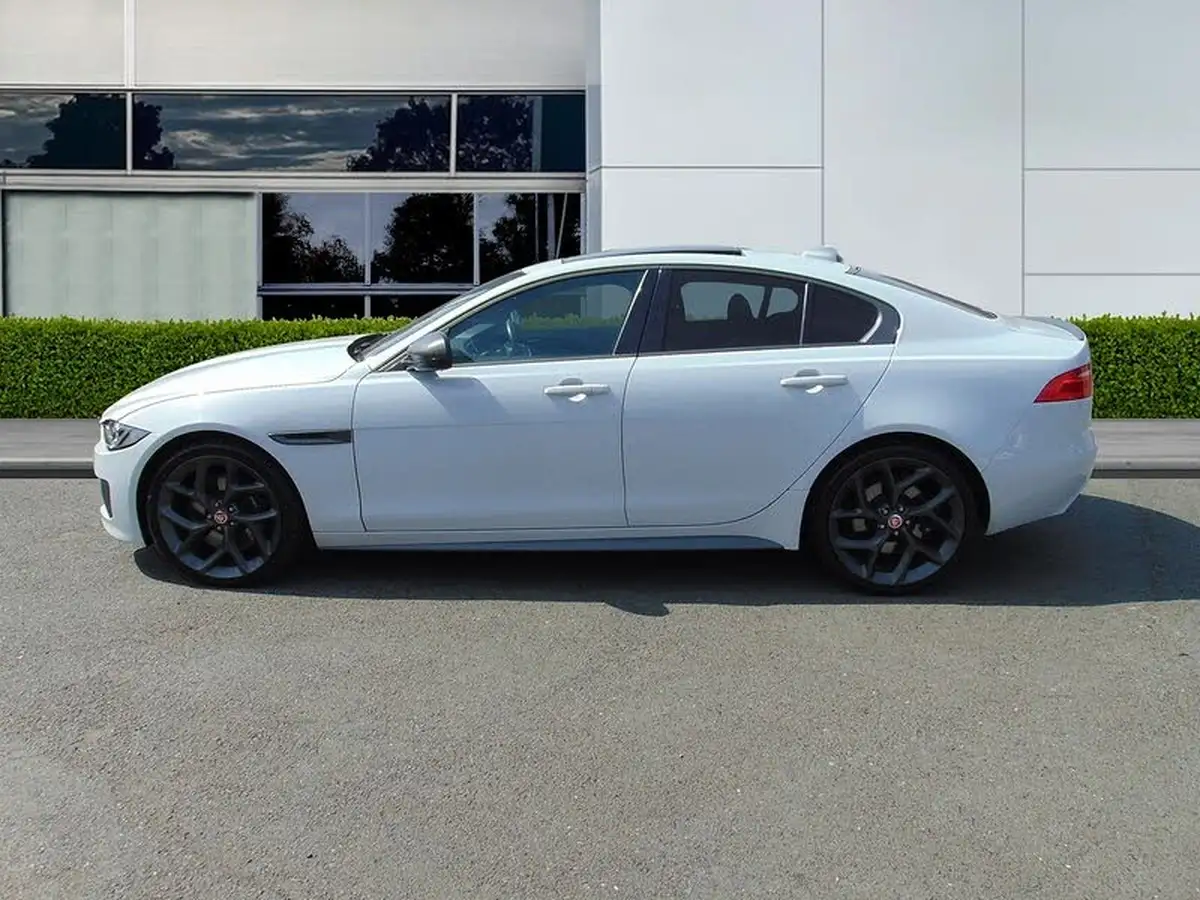 2019-jaguar-xe-20i-300-sport-big-3