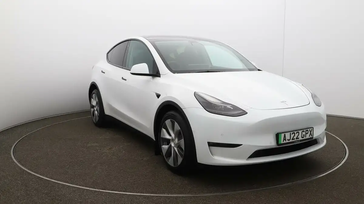 2022-tesla-model-y-e-long-range-big-36