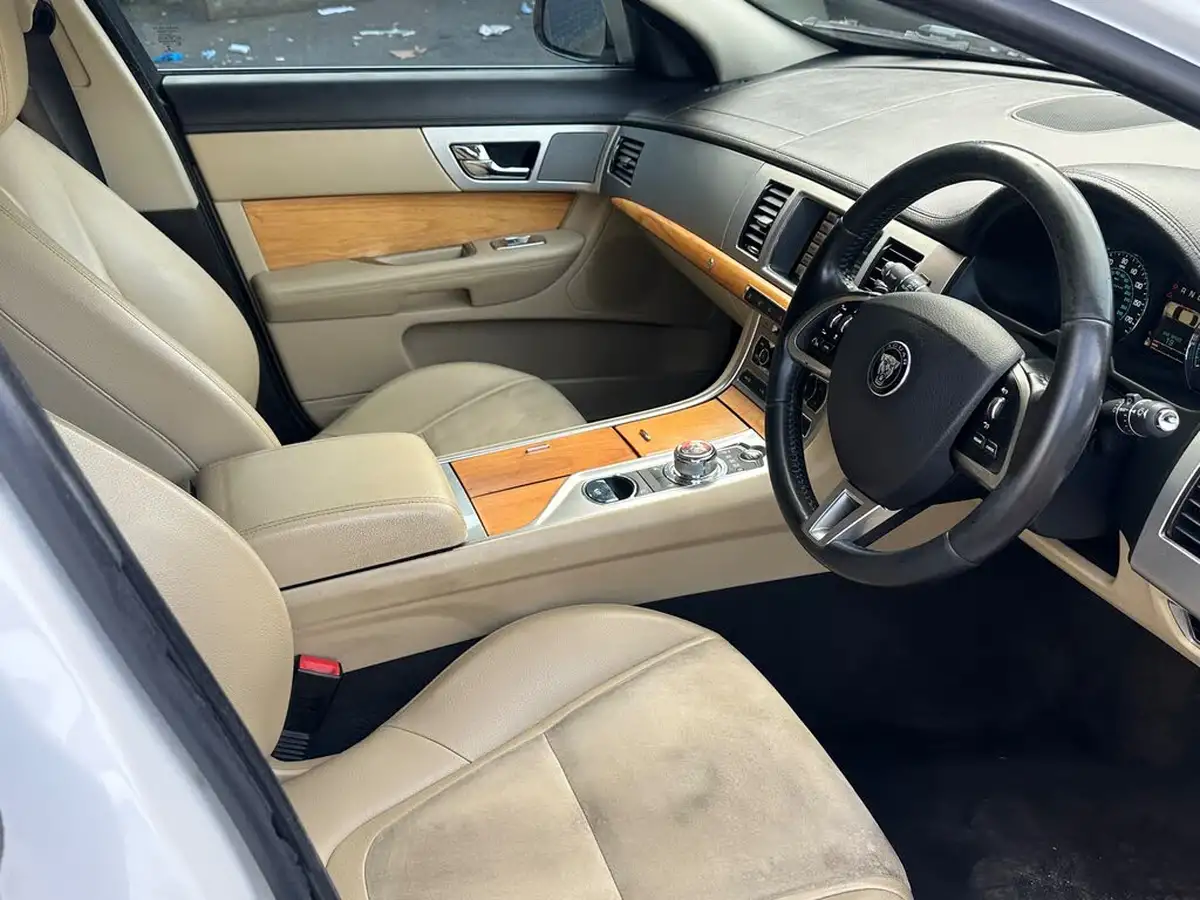 2013-jaguar-xf-22td-se-business-ss-saloon-4d-auto-big-5