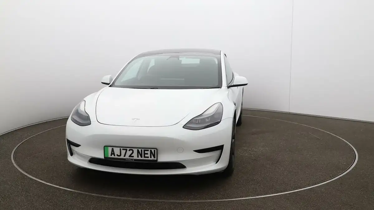 2022-tesla-model-3-e-rwd-big-31