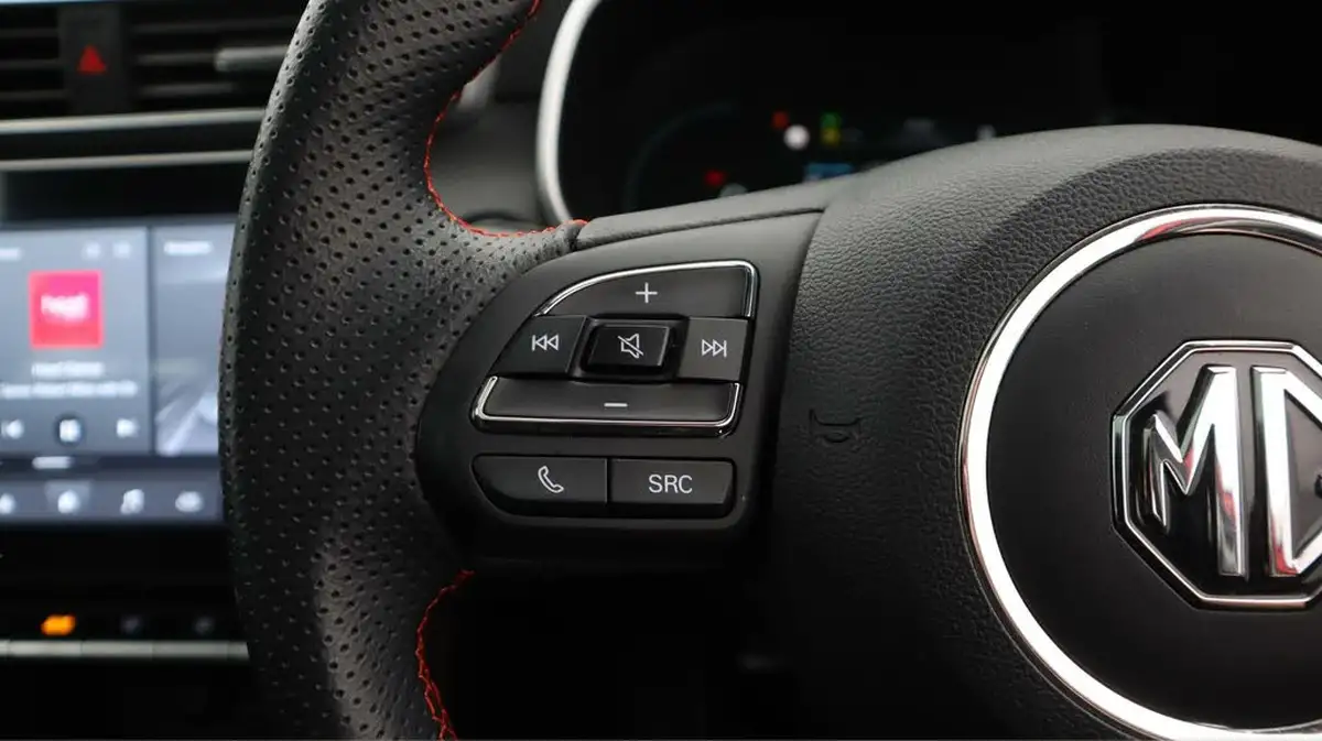 2022-mg-zs-suv-e-trophy-ev-176ps-big-26