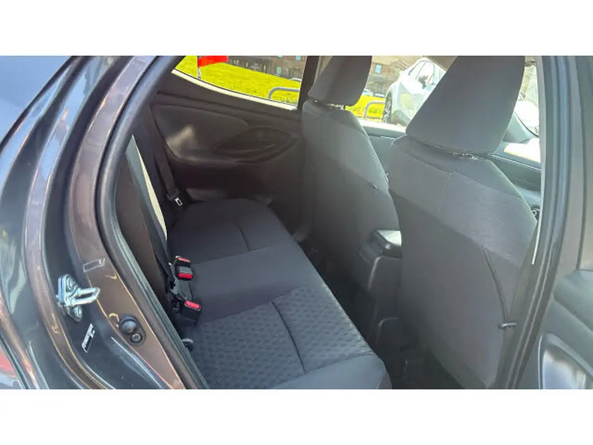 2021-toyota-yaris-15-vvt-i-design-big-11