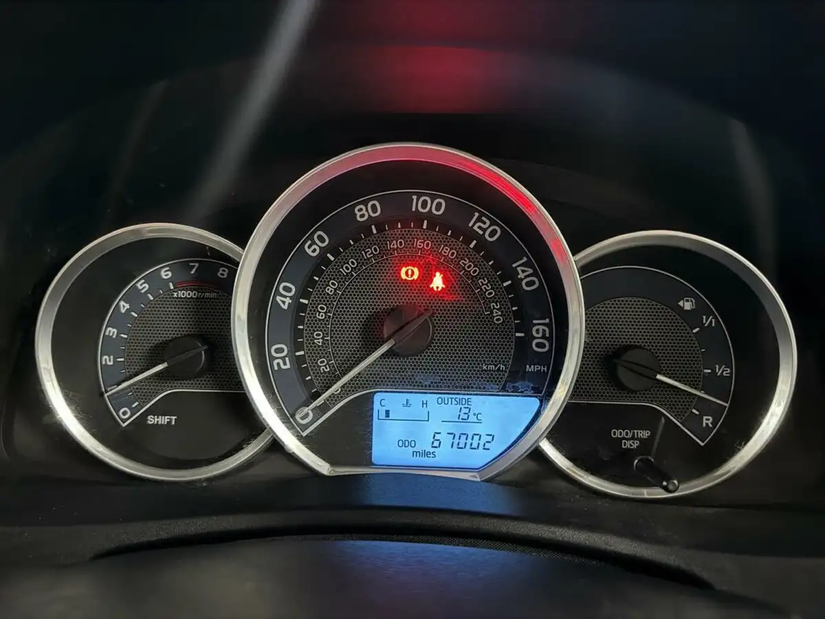 2013-toyota-auris-133-vvt-i-icon-hatchback-big-44