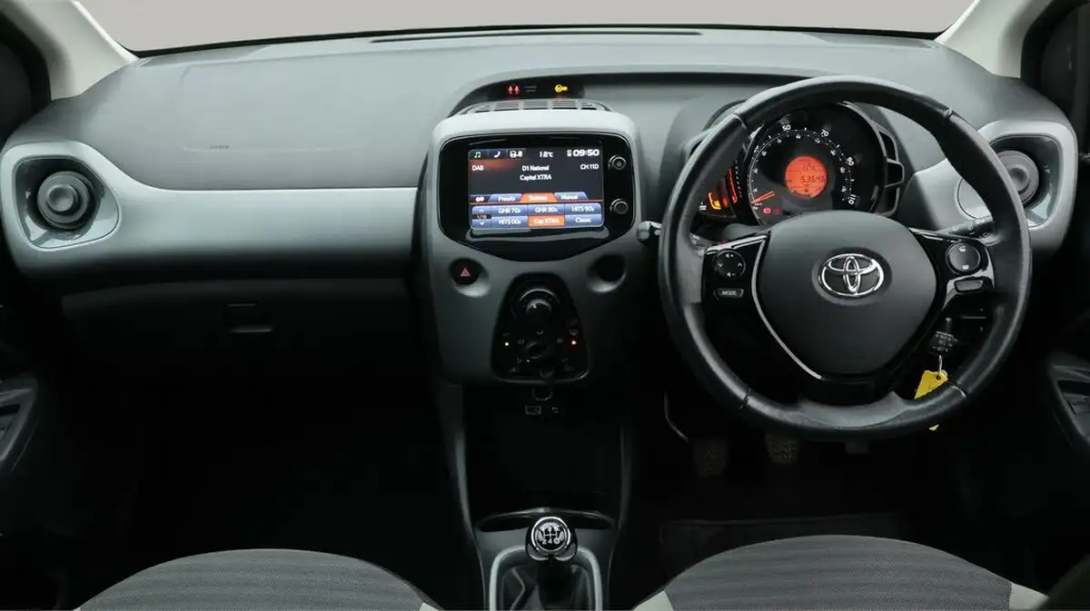2018-toyota-aygo-10-vvt-i-x-play-71bhp-5d-big-13