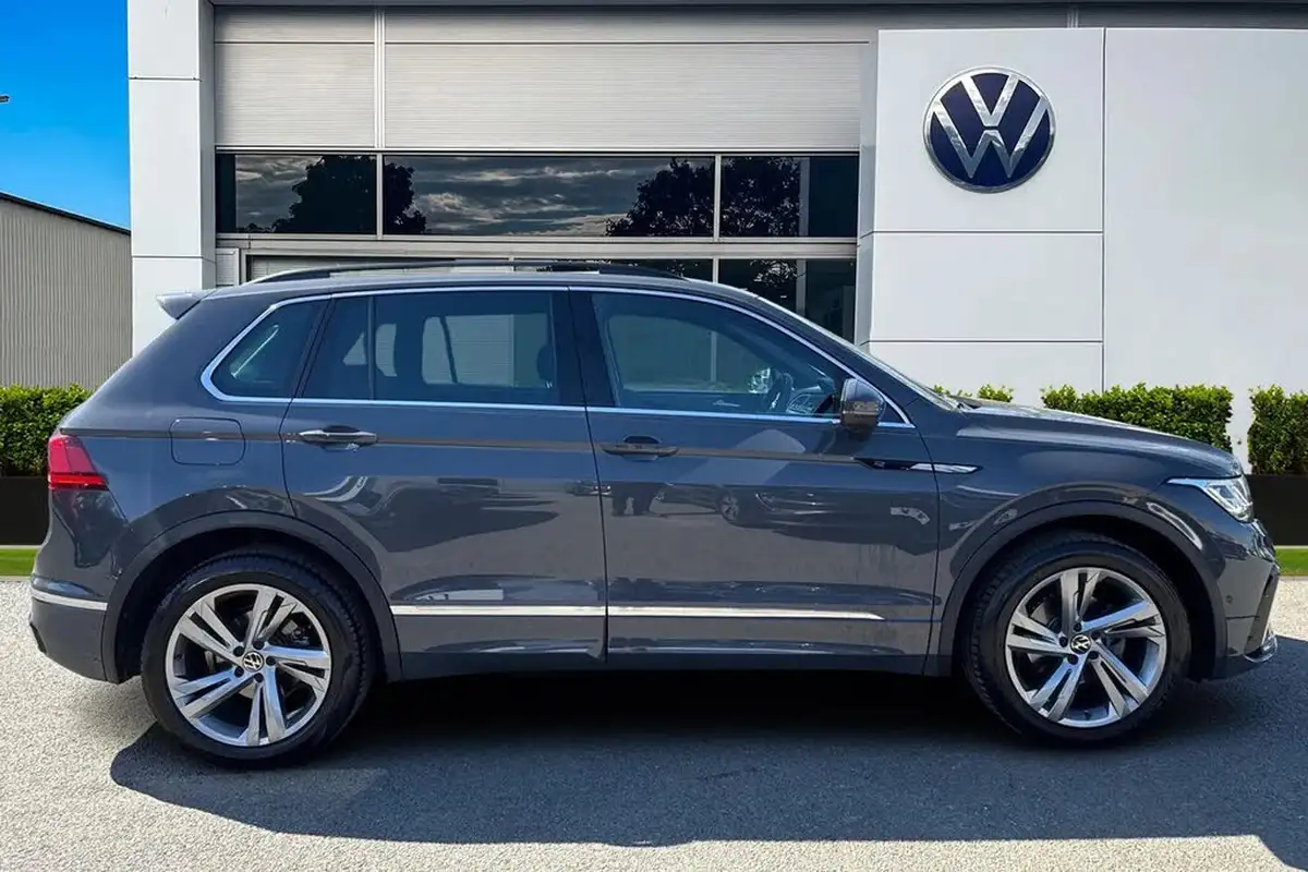 2023-volkswagen-tiguan-15-tsi-r-line-edition-big-2