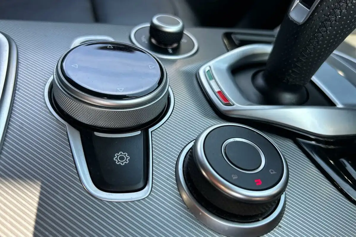 2021-alfa-romeo-stelvio-20-sprint-big-8