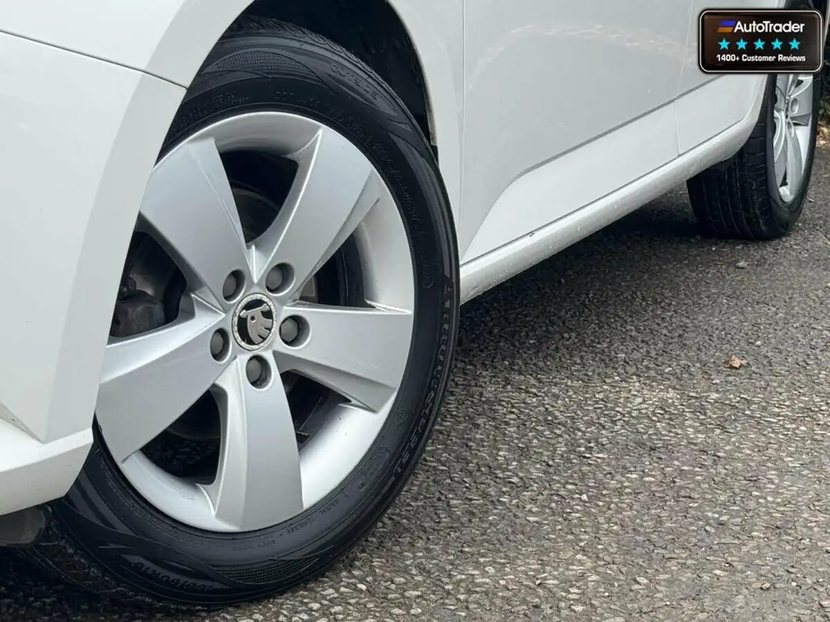 2016-skoda-fabia-10-mpi-se-hatchback-big-1