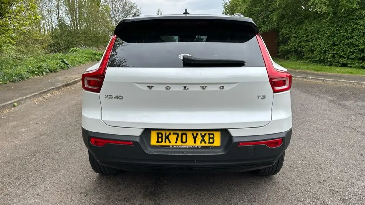 2020-volvo-xc40-15-t3-r-design-big-17