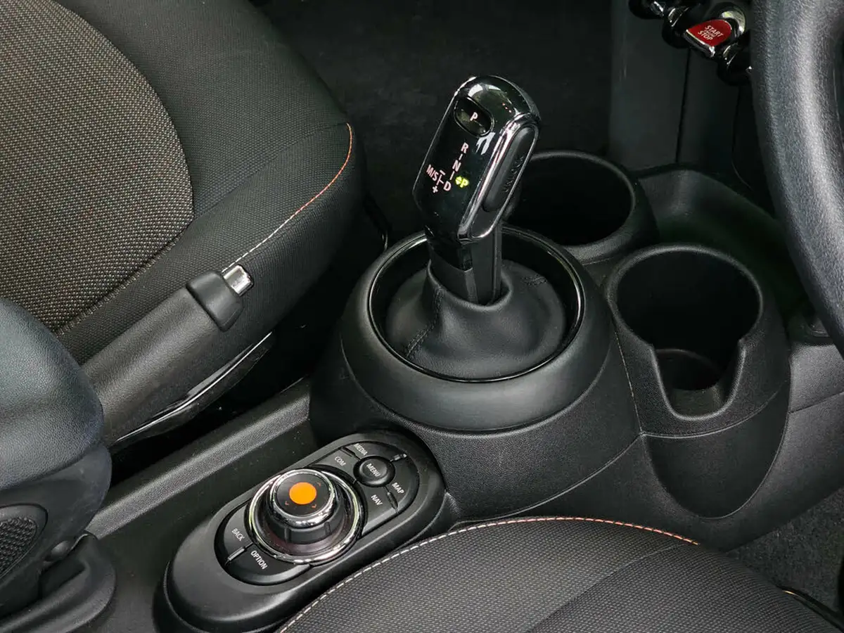 2019-mini-cooper-15-cooper-classic-hatchback-5d-auto-big-3