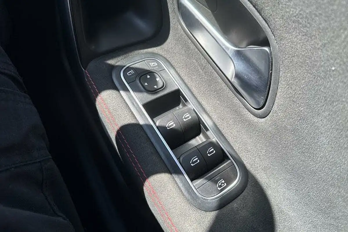 2018-mercedes-benz-a-class-15d-a180d-amg-line-116ps-ss-hatchback-5d-7g-dct-big-15
