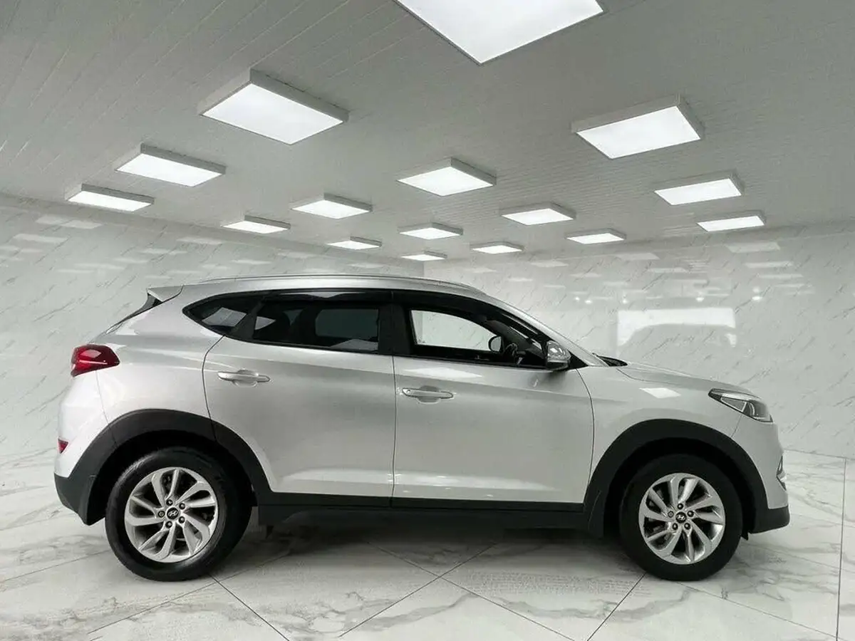 2017-hyundai-tucson-17crdi-blue-drive-se-nav-116ps-big-10
