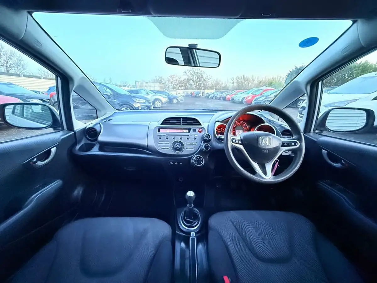 2009-honda-jazz-14-es-t-big-21