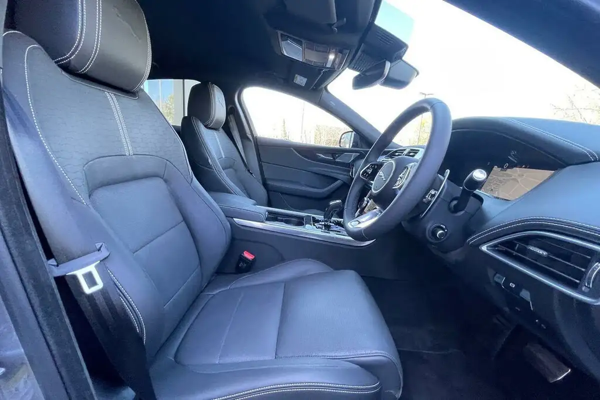 2023-jaguar-xe-20-p250-r-dynamic-hse-black-big-8