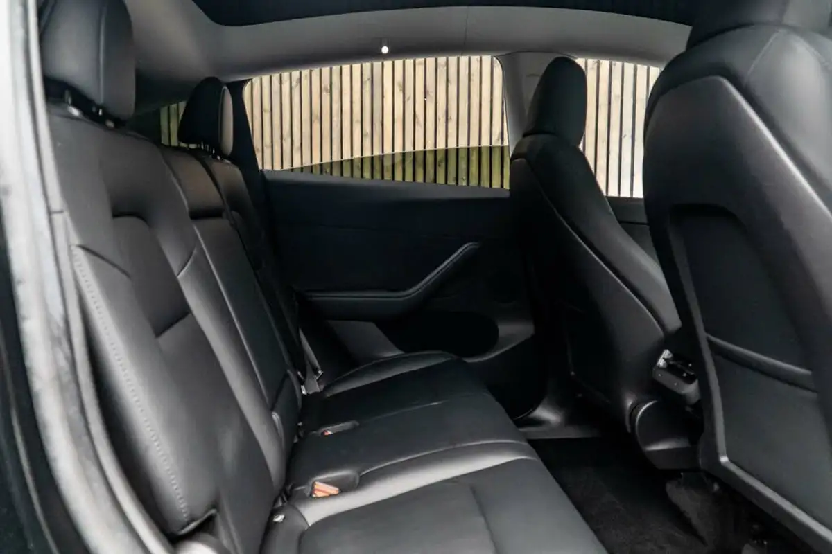 2023-tesla-model-y-e-performance-big-36