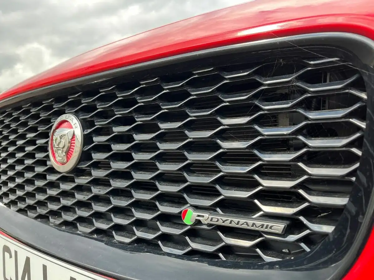 2019-jaguar-e-pace-20-i4d-r-dynamic-s-180ps-awd-auto-big-17