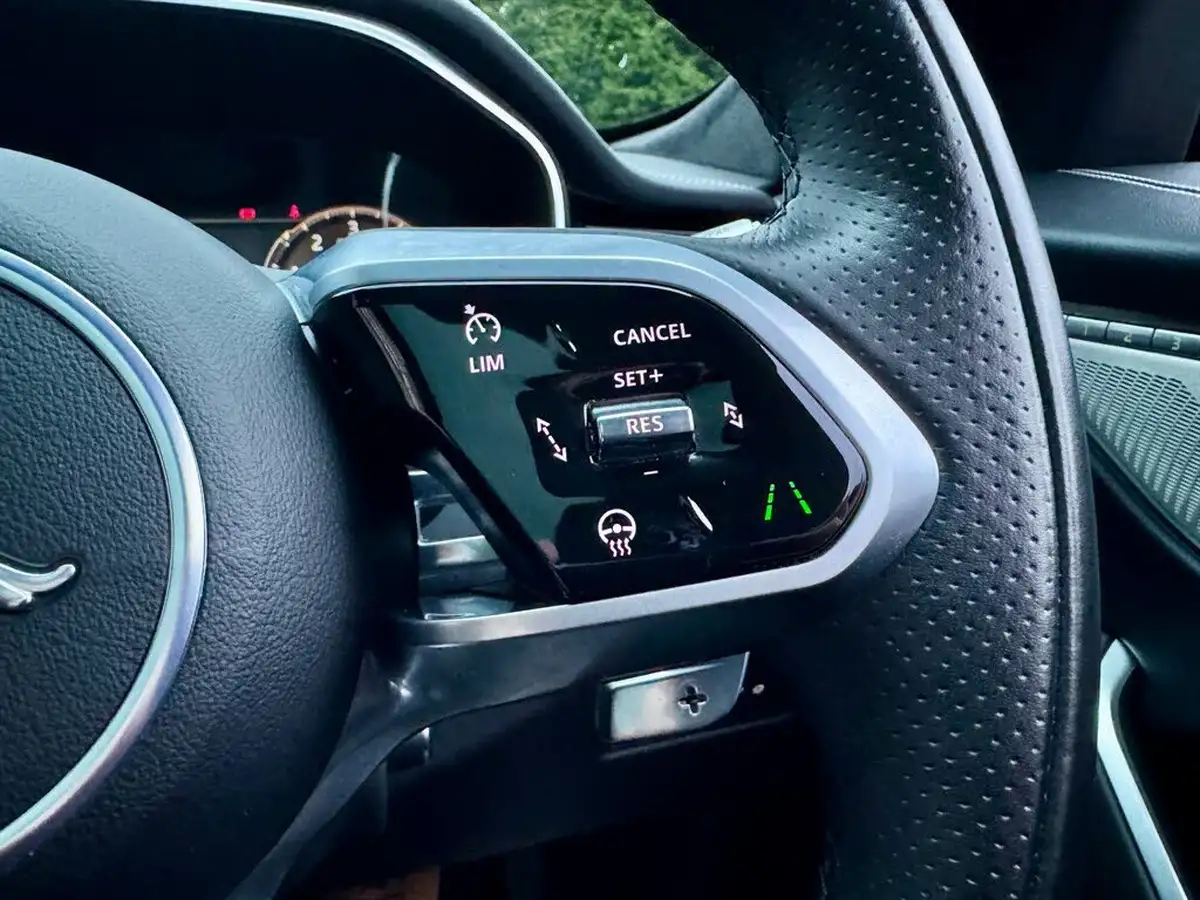 2021-jaguar-f-pace-20-p400e-hse-big-28