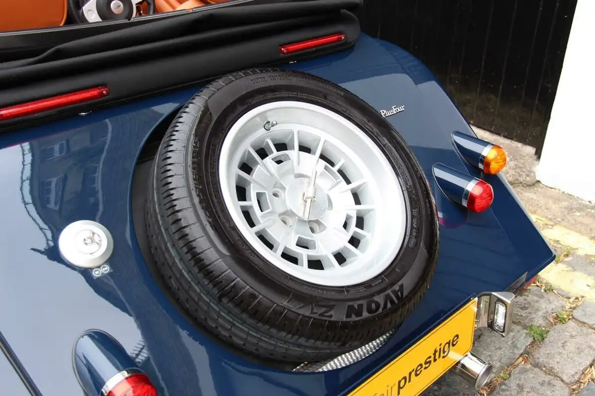 2022-morgan-plus-4-20-auto-big-32