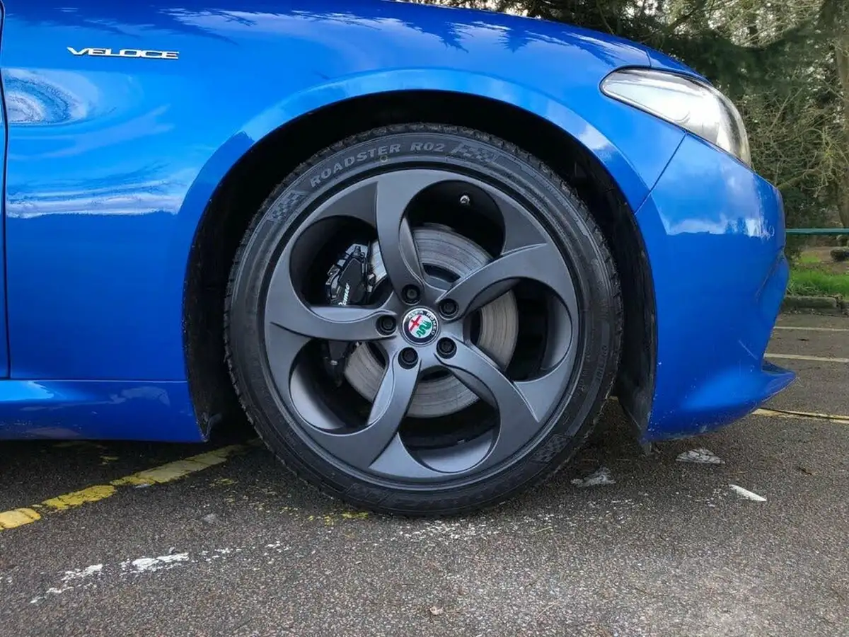 2018-alfa-romeo-giulia-20-veloce-big-15