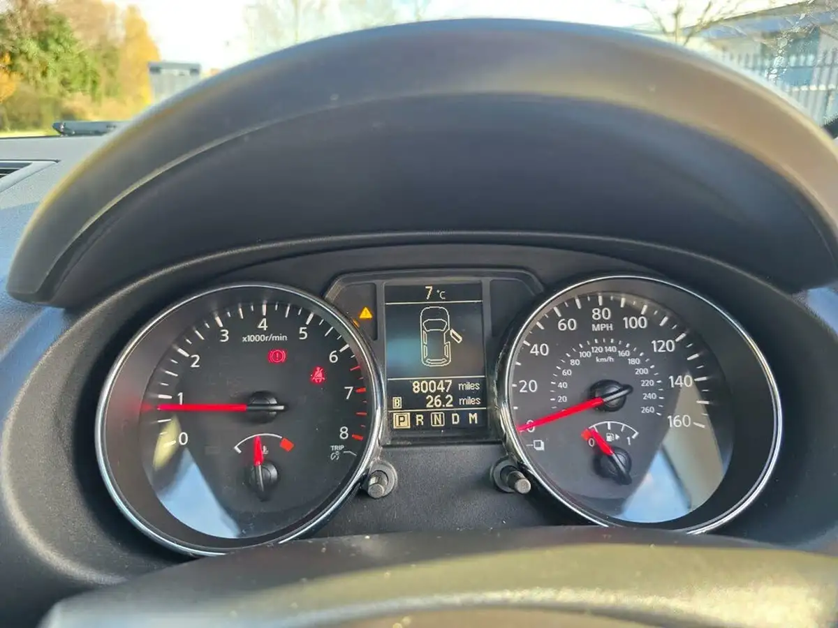 2013-nissan-qashqai2-20-360-4wd-cvt-big-39