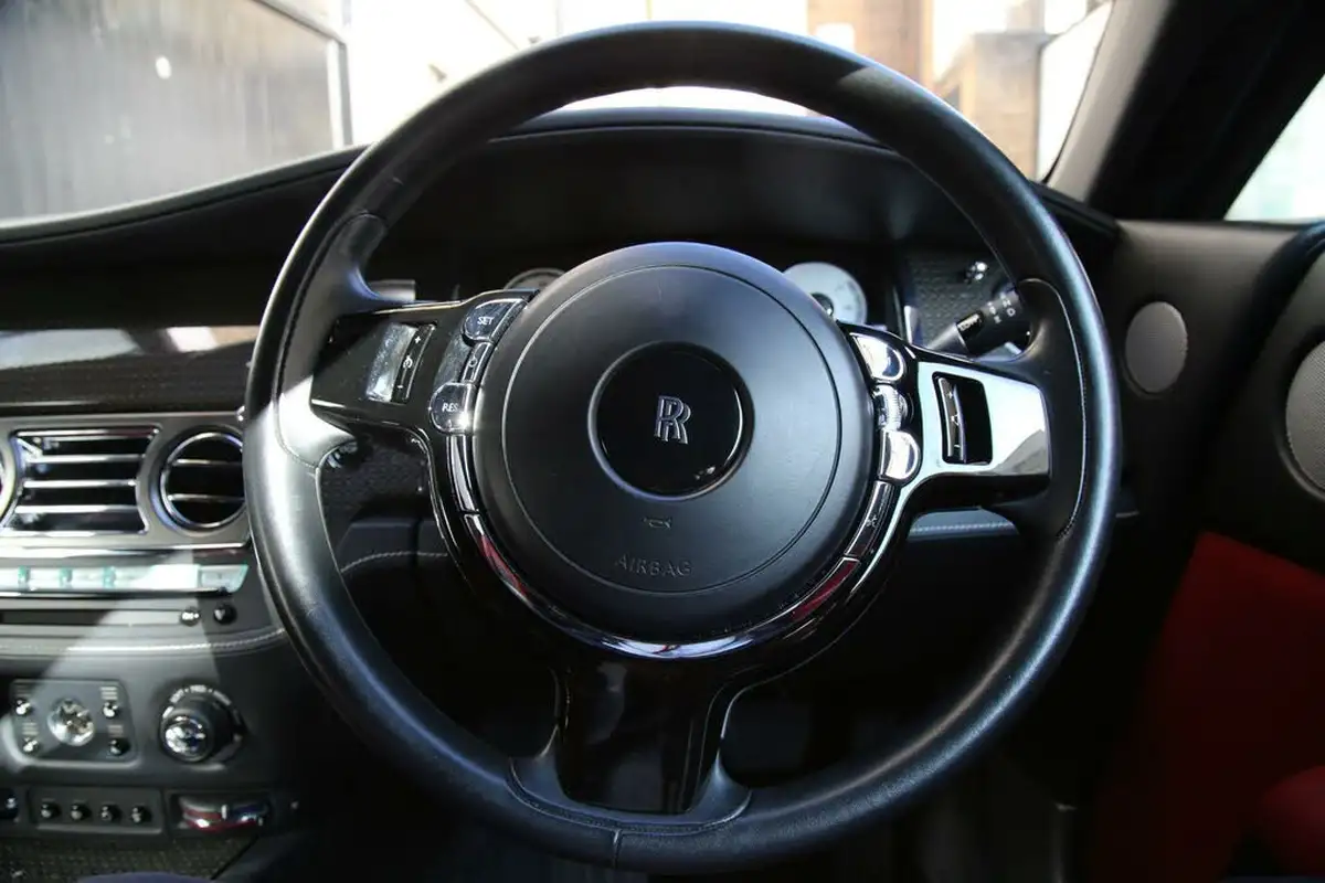 2017-rolls-royce-wraith-66-no-trim-big-50