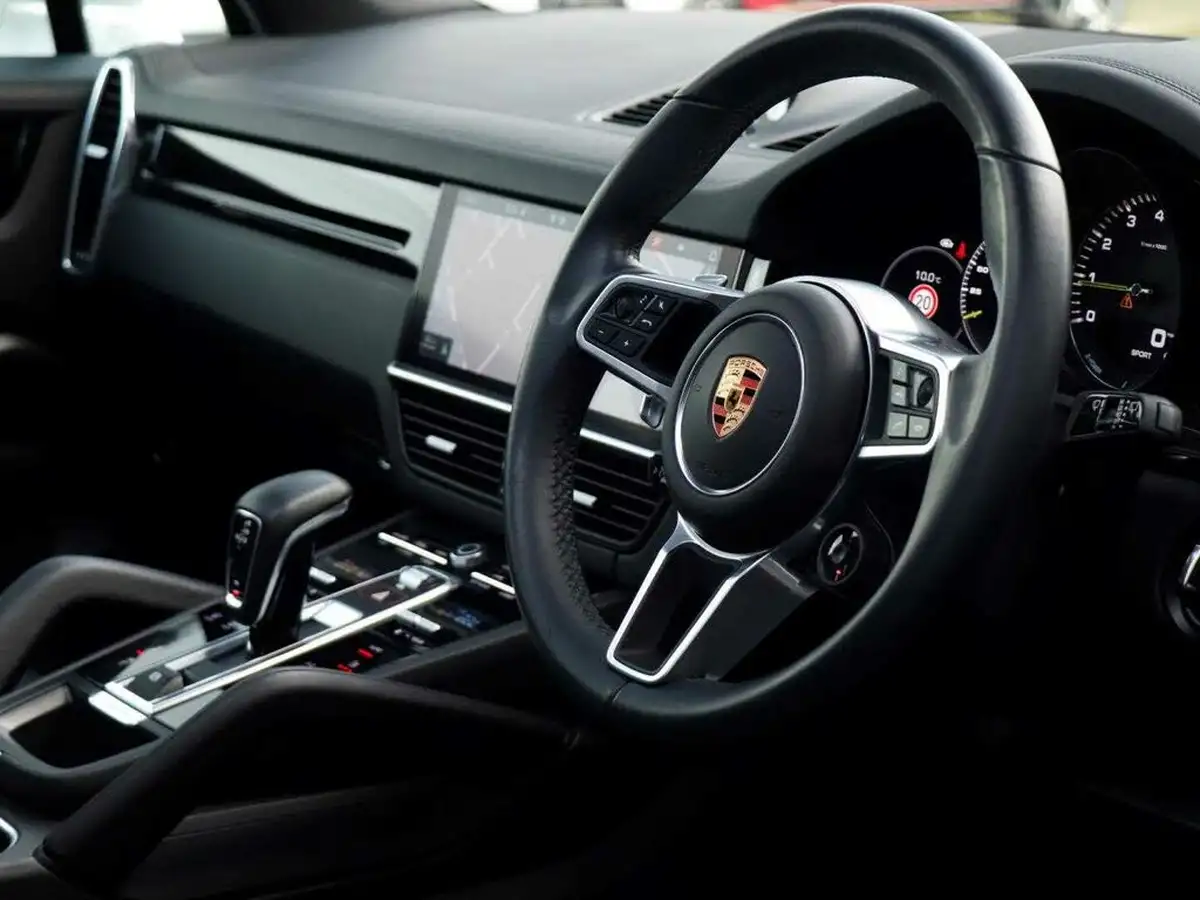 2019-porsche-cayenne-30-v6-e-hybrid-e-hybrid-station-wagon-big-10